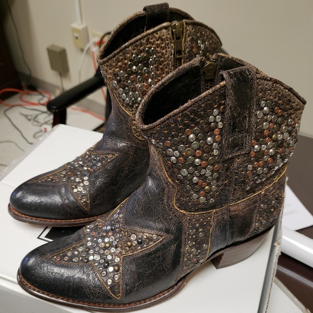 FRYE Deborah Stud Gray Boots, ankle Booties